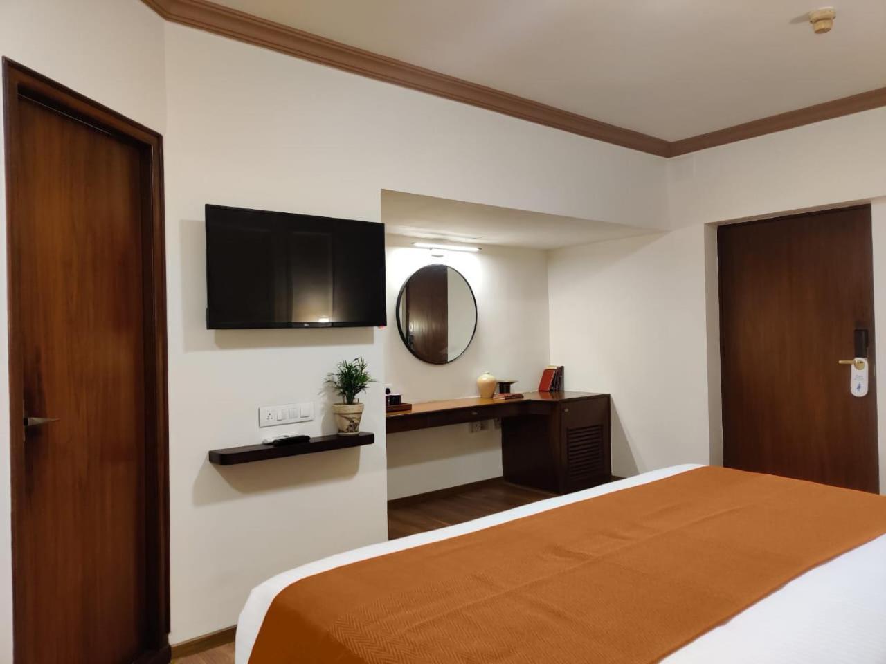 Nalapad'S Hotel Bangalore International Bagian luar foto