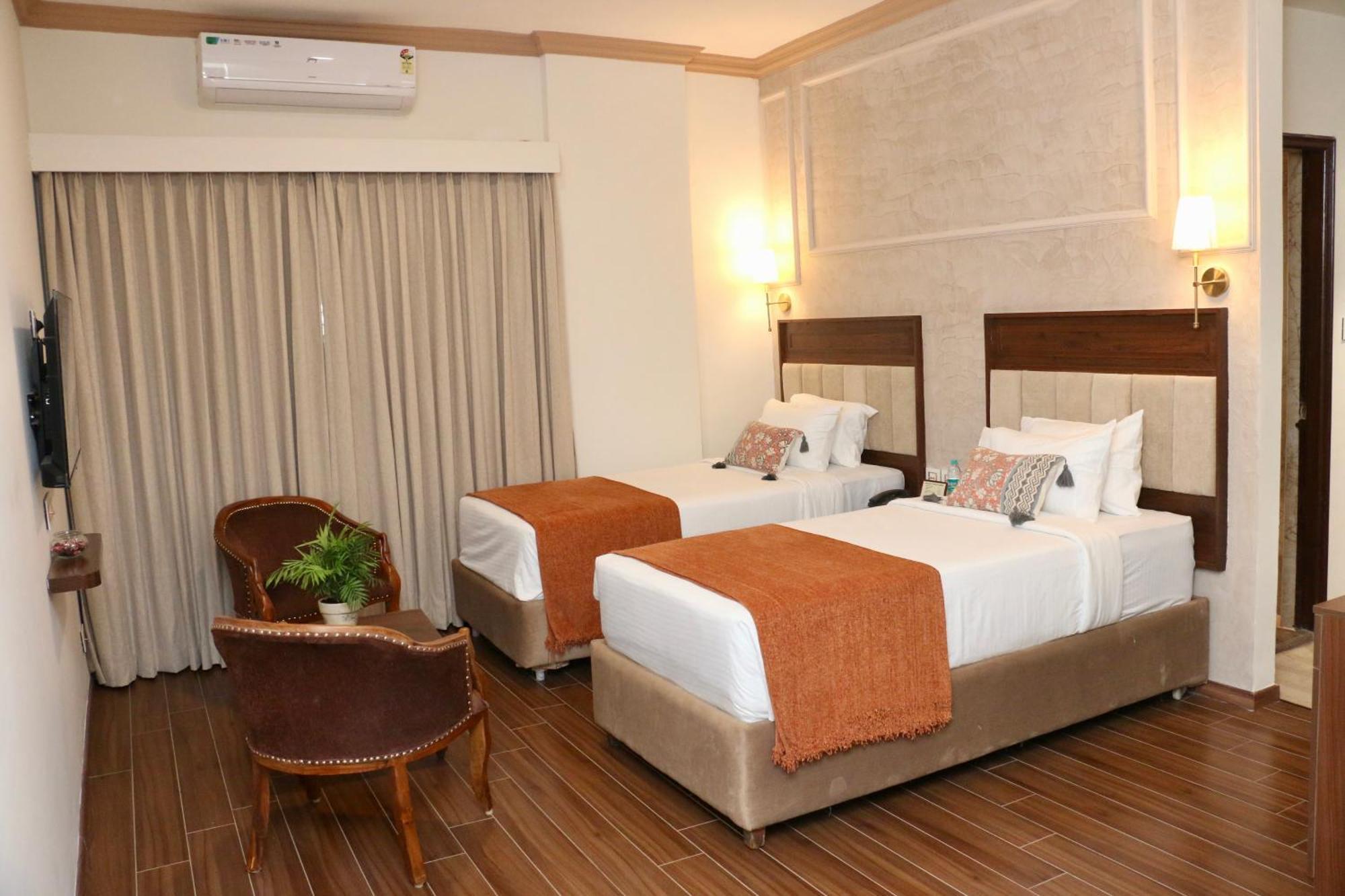 Nalapad'S Hotel Bangalore International Bagian luar foto
