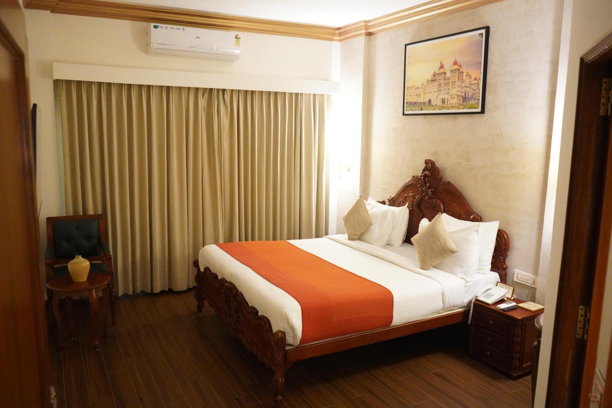 Nalapad'S Hotel Bangalore International Bagian luar foto