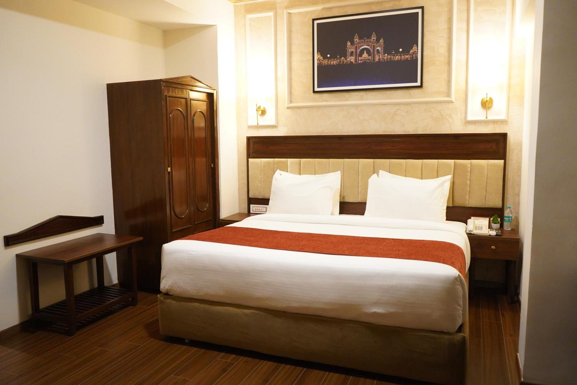Nalapad'S Hotel Bangalore International Bagian luar foto