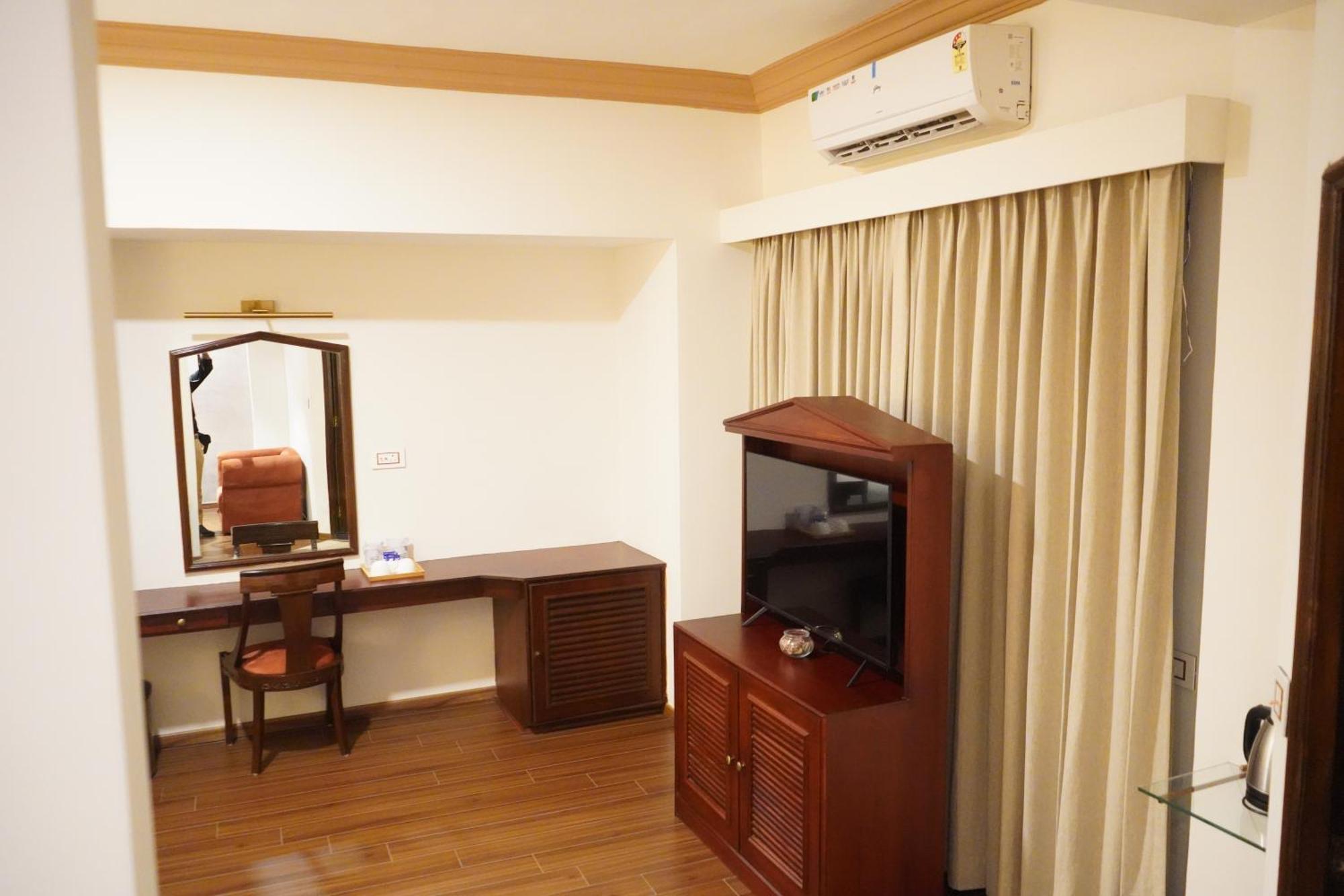 Nalapad'S Hotel Bangalore International Bagian luar foto