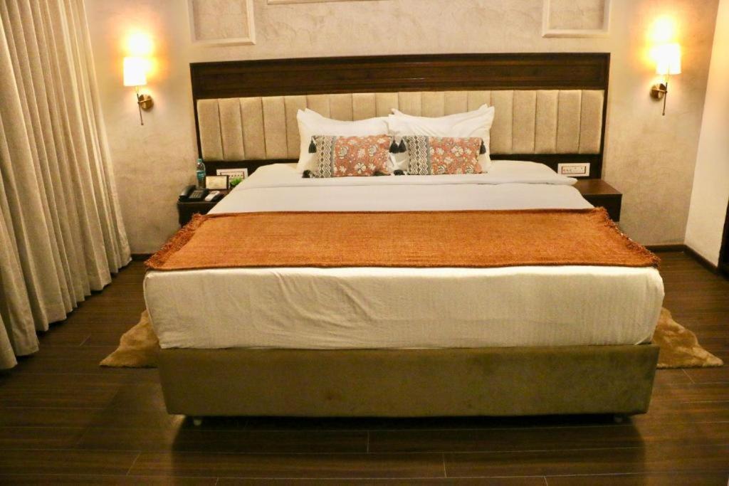 Nalapad'S Hotel Bangalore International Bagian luar foto