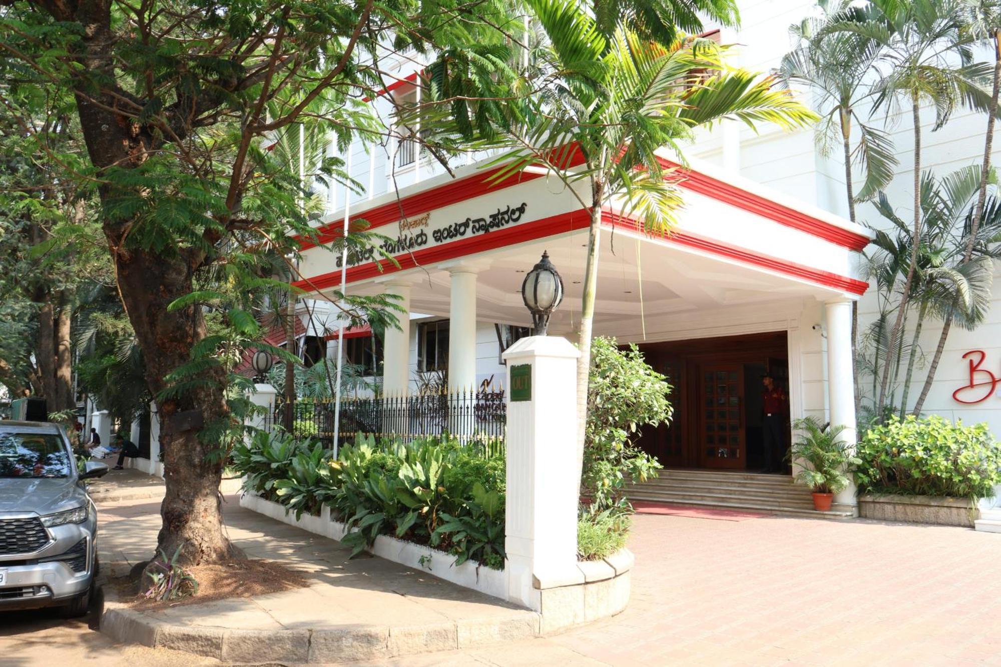 Nalapad'S Hotel Bangalore International Bagian luar foto