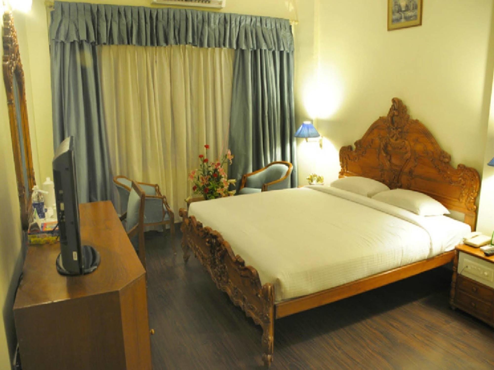 Nalapad'S Hotel Bangalore International Bagian luar foto