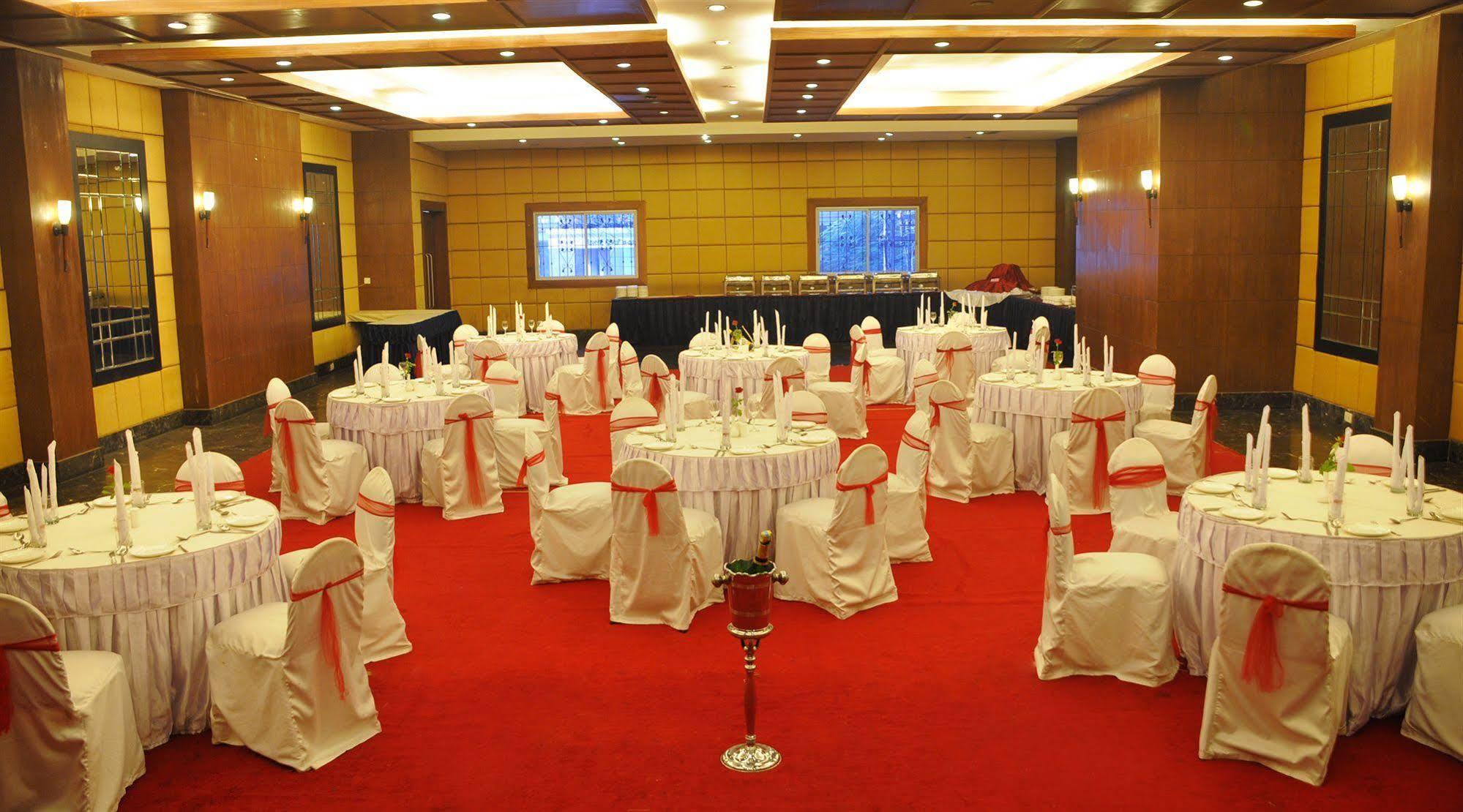 Nalapad'S Hotel Bangalore International Bagian luar foto